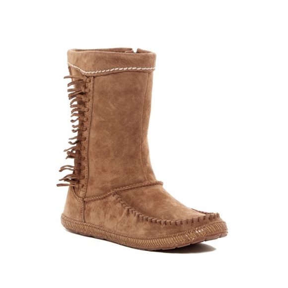 Ugg Hyland Booties Sz 6 Tam Suede w/Tassels EUC - Picture 1 of 7